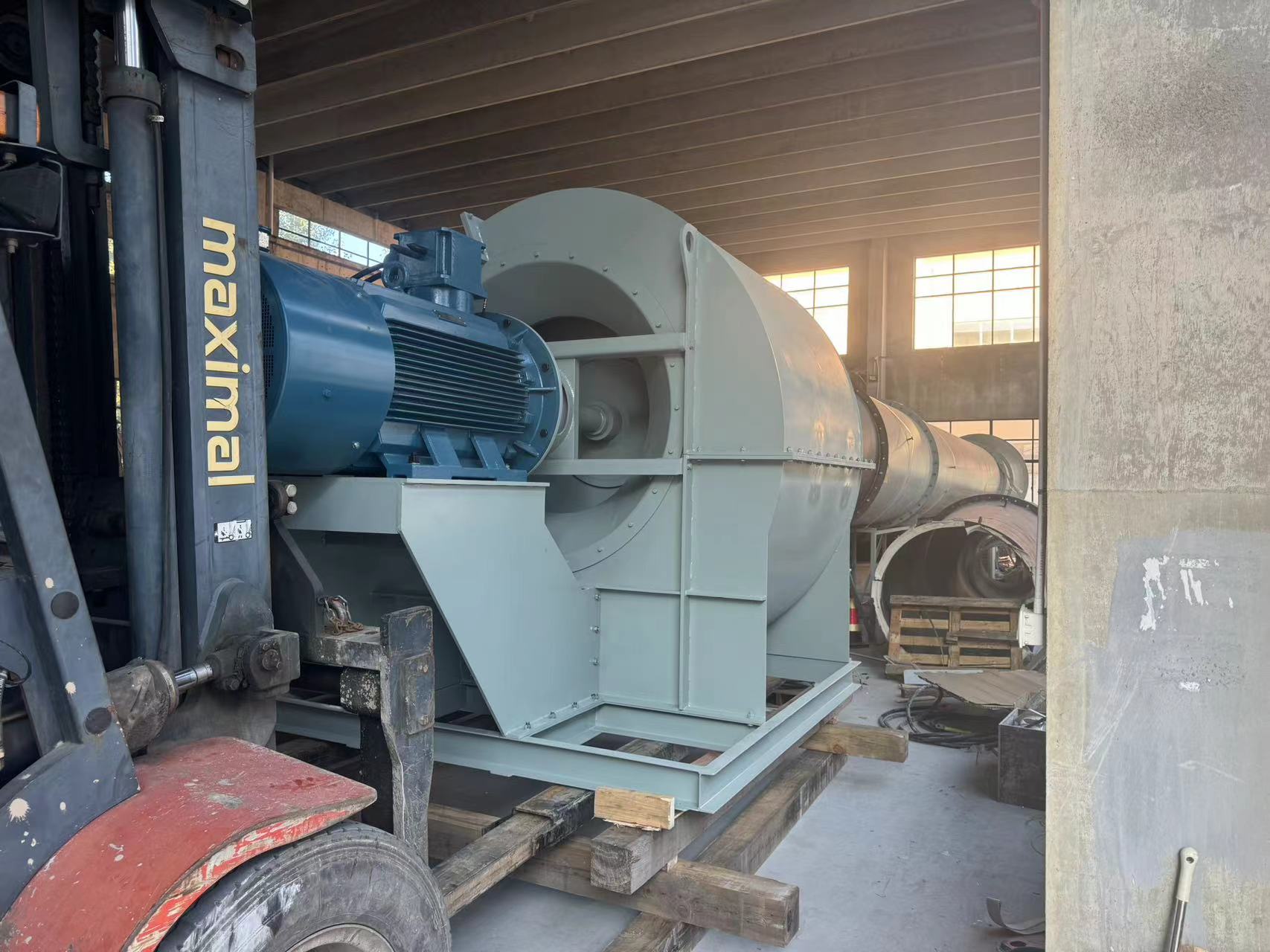 公司23萬風量 200kw的船用防爆風機試機成功(圖1) 96d6e29cb9acd9db128d25f81766d5a.jpg